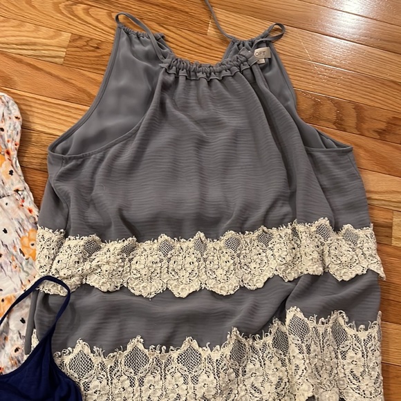 Four LOFT Tops - Picture 4 of 5